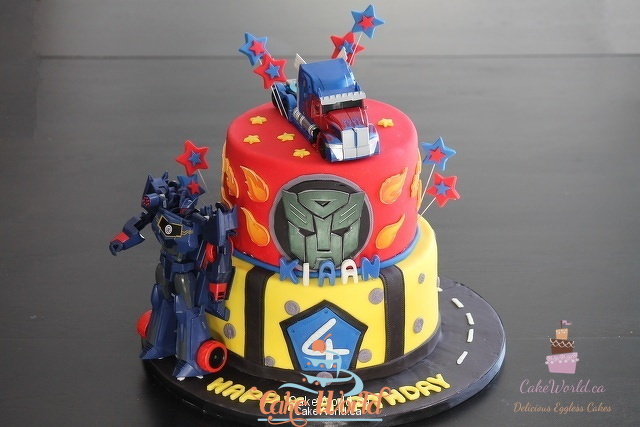 Transformer Tierd Cake 2076.jpg